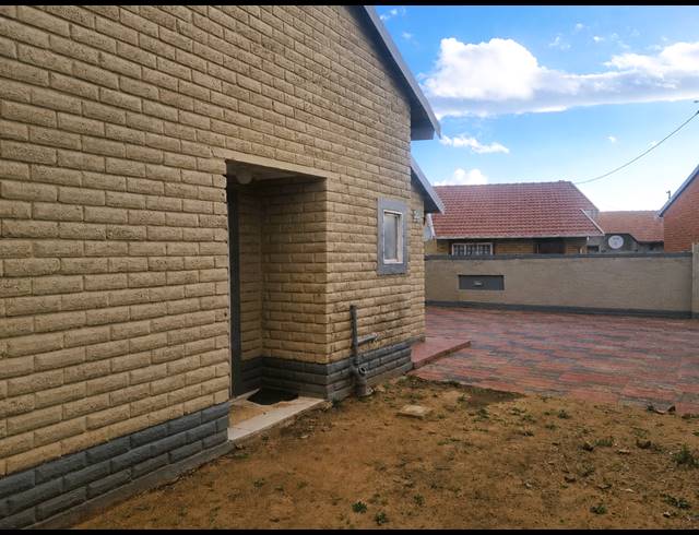 2 BEDROOM HOUSE FOR SALE IN EVATON WEST